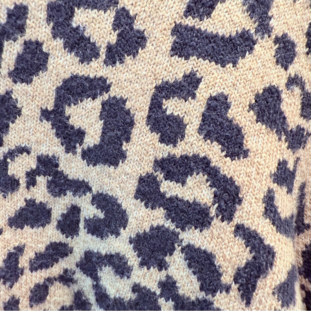 Old Navy Chettah Comfy Cardigan Sweater NWOT - Picture 3 of 4